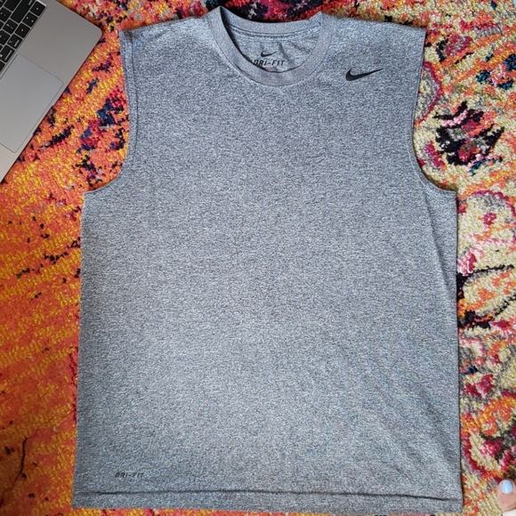 Nike dri-fit sleeveless top - Picture 1 of 4